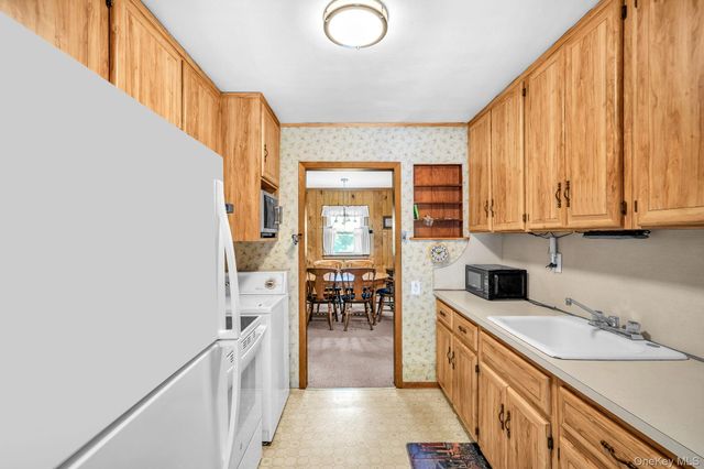 1 Bradish Lane, Babylon, NY 11702