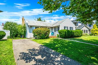 1 Bradish Lane, Babylon, NY 11702