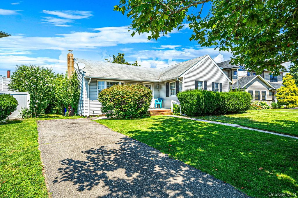 1 Bradish Lane, Babylon, NY 11702