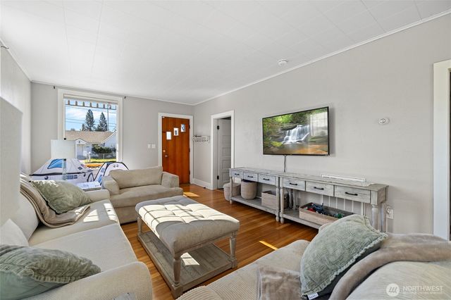 625 E Hazel Avenue, Burlington, WA 98233