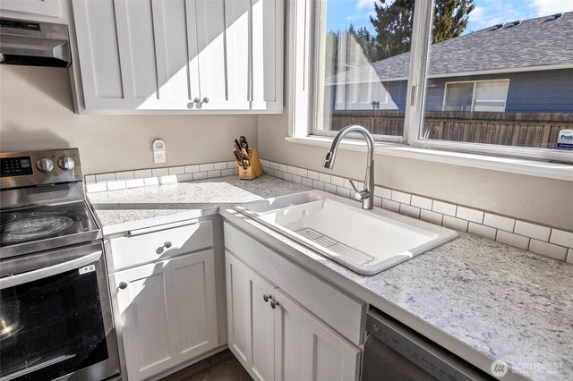 625 E Hazel Avenue, Burlington, WA 98233