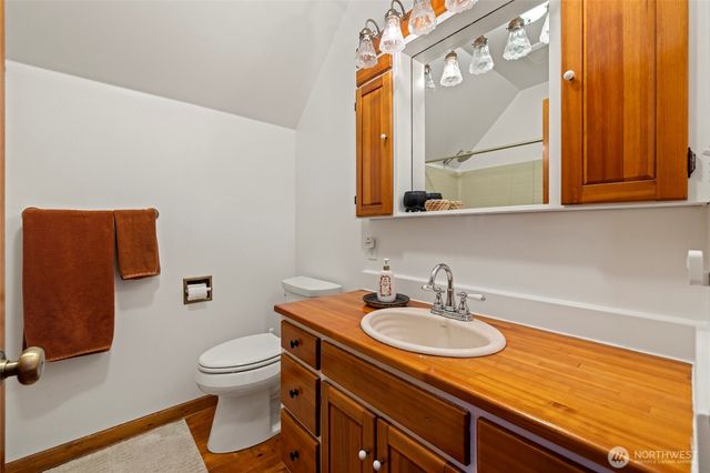 625 E Hazel Avenue, Burlington, WA 98233