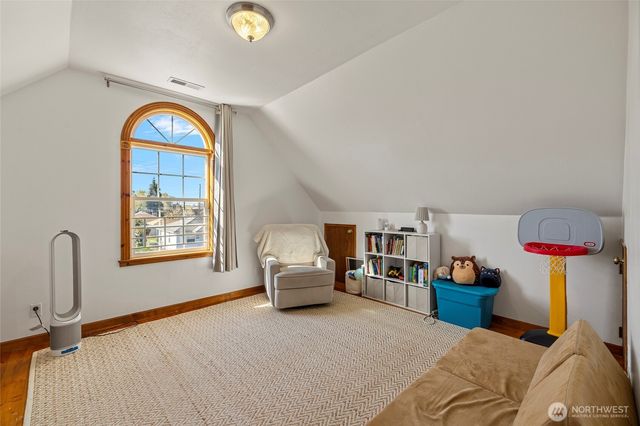 625 E Hazel Avenue, Burlington, WA 98233