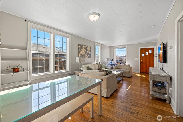 625 E Hazel Avenue, Burlington, WA 98233