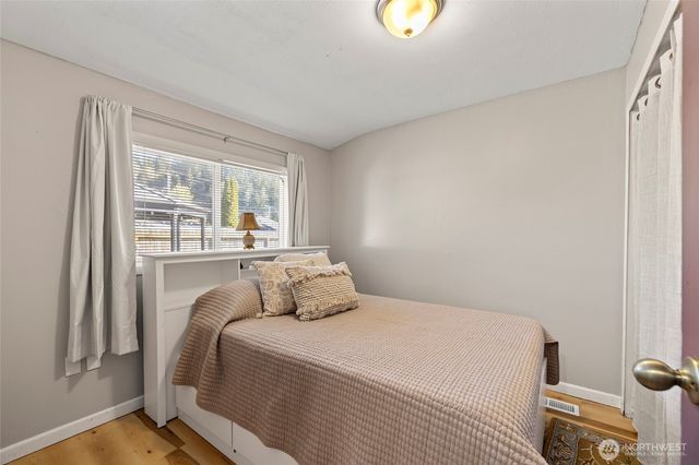 625 E Hazel Avenue, Burlington, WA 98233