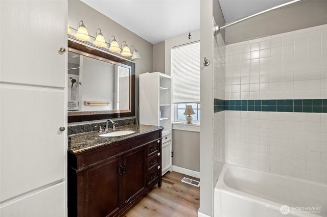 625 E Hazel Avenue, Burlington, WA 98233