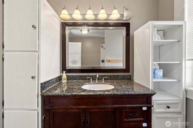 625 E Hazel Avenue, Burlington, WA 98233