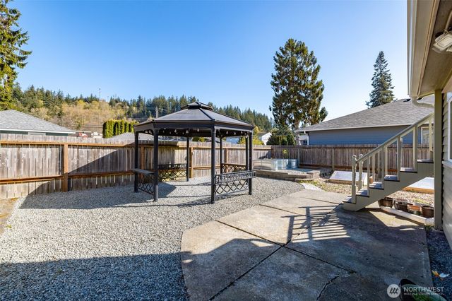 625 E Hazel Avenue, Burlington, WA 98233