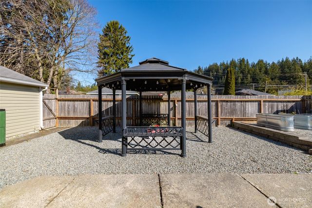 625 E Hazel Avenue, Burlington, WA 98233