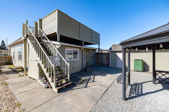 625 E Hazel Avenue, Burlington, WA 98233