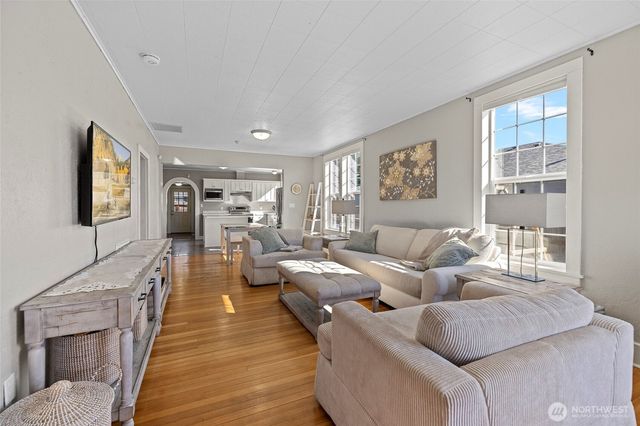 625 E Hazel Avenue, Burlington, WA 98233