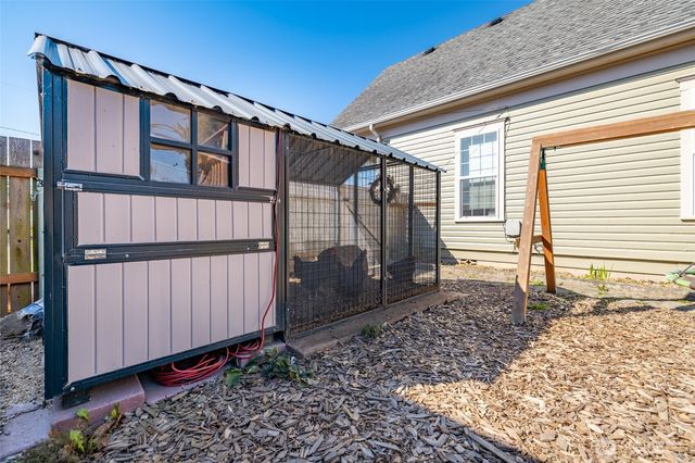 625 E Hazel Avenue, Burlington, WA 98233