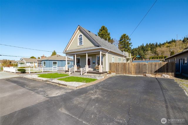 625 E Hazel Avenue, Burlington, WA 98233