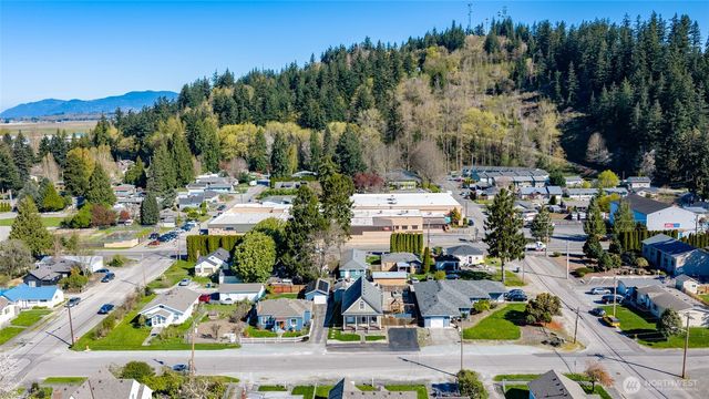 625 E Hazel Avenue, Burlington, WA 98233