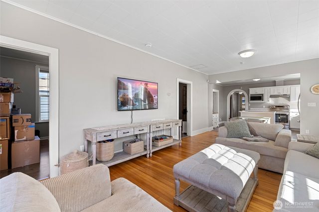 625 E Hazel Avenue, Burlington, WA 98233