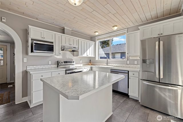 625 E Hazel Avenue, Burlington, WA 98233