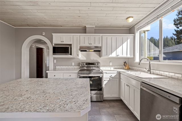 625 E Hazel Avenue, Burlington, WA 98233