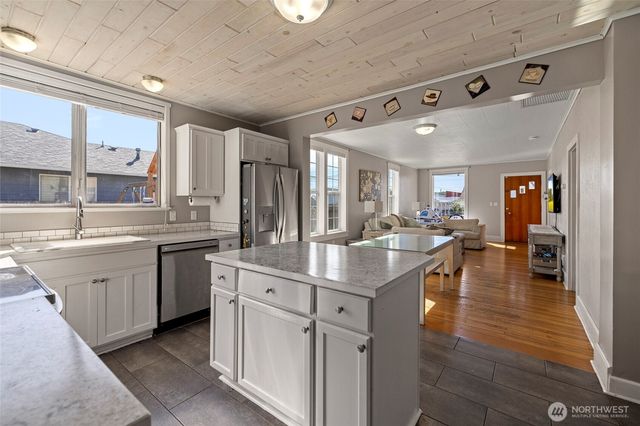 625 E Hazel Avenue, Burlington, WA 98233