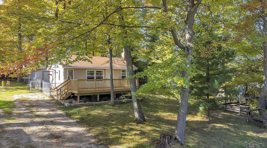 11229 Lake Street, Chippewa Twp, MI 49631