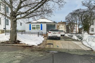 87 Adams St, New Bedford, MA 02746