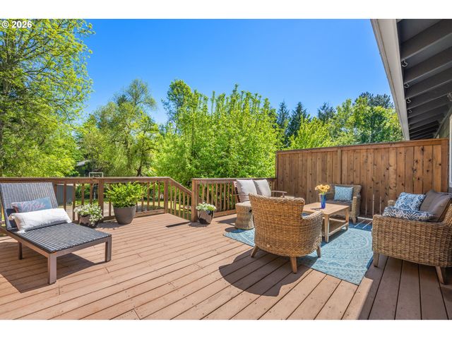8370 Sw 74TH Ave, Portland, OR 97223