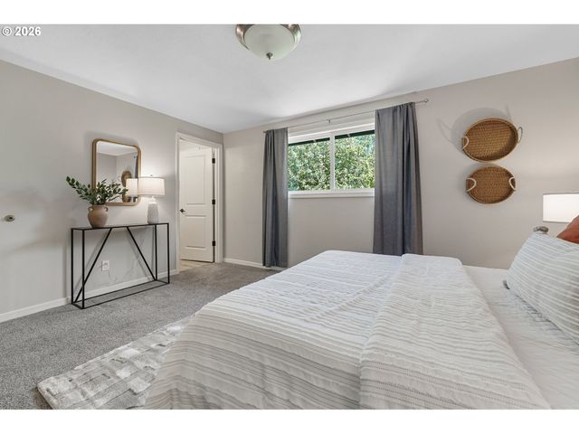 8370 Sw 74TH Ave, Portland, OR 97223
