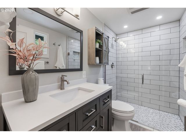 8370 Sw 74TH Ave, Portland, OR 97223