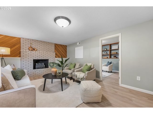 8370 Sw 74TH Ave, Portland, OR 97223