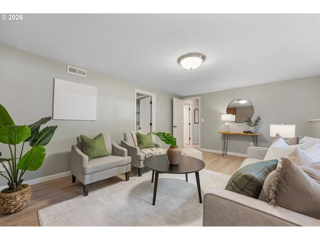 8370 Sw 74TH Ave, Portland, OR 97223