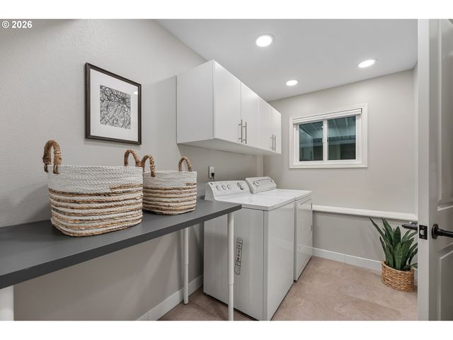 8370 Sw 74TH Ave, Portland, OR 97223