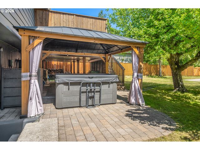 8370 Sw 74TH Ave, Portland, OR 97223