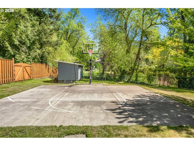 8370 Sw 74TH Ave, Portland, OR 97223