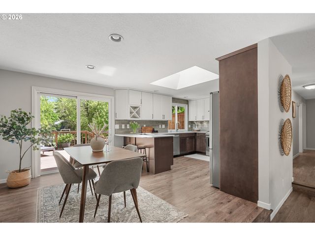 8370 Sw 74TH Ave, Portland, OR 97223