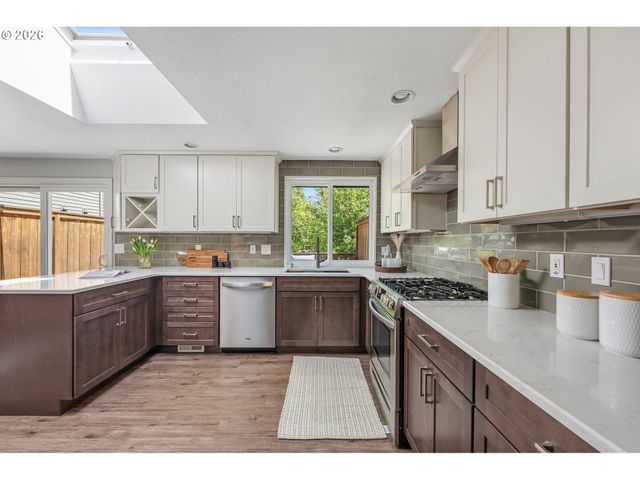 8370 Sw 74TH Ave, Portland, OR 97223