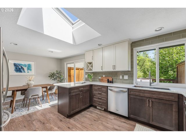 8370 Sw 74TH Ave, Portland, OR 97223