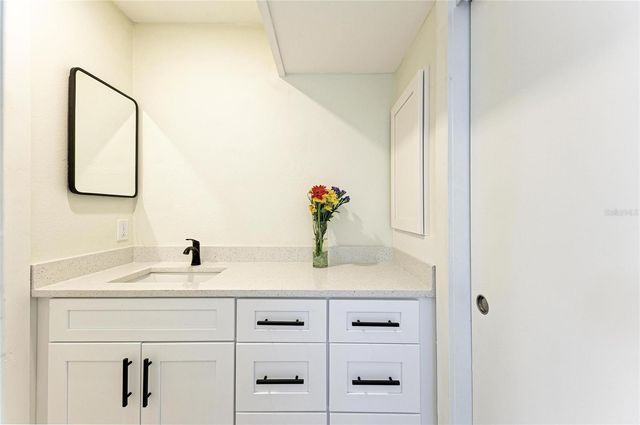 800 S BLVD OF THE PRESIDENTS 9, Sarasota, FL 34236