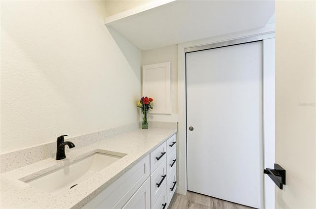 800 S BLVD OF THE PRESIDENTS 9, Sarasota, FL 34236