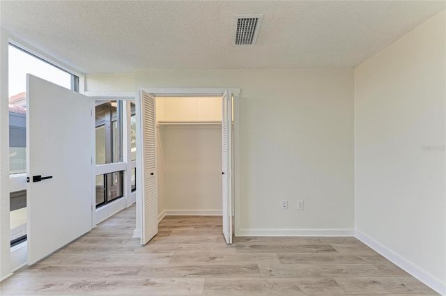 800 S BLVD OF THE PRESIDENTS 9, Sarasota, FL 34236