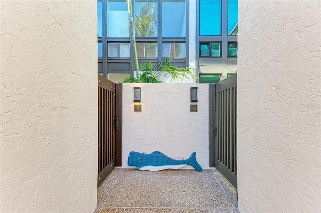 800 S BLVD OF THE PRESIDENTS 9, Sarasota, FL 34236