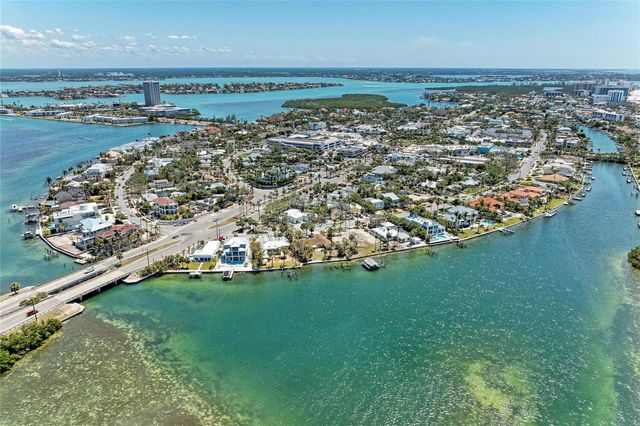 800 S BLVD OF THE PRESIDENTS 9, Sarasota, FL 34236