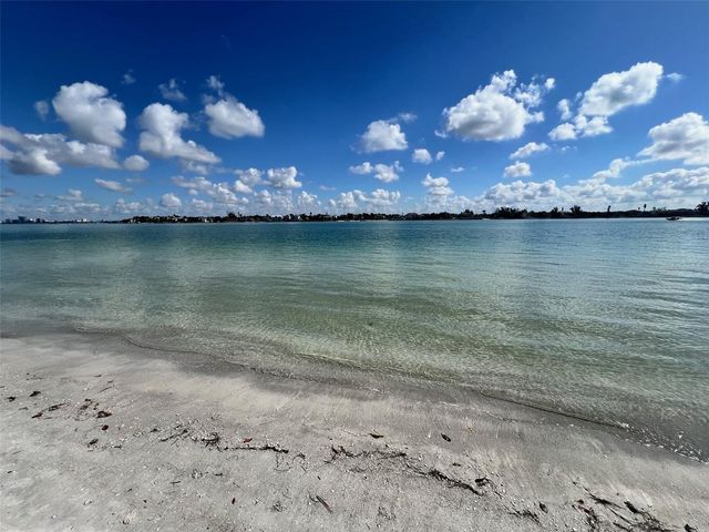 800 S BLVD OF THE PRESIDENTS 9, Sarasota, FL 34236