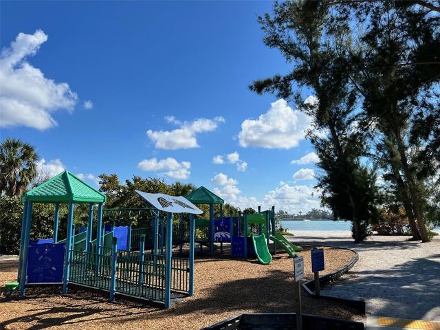 800 S BLVD OF THE PRESIDENTS 9, Sarasota, FL 34236