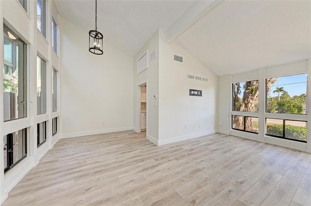 800 S BLVD OF THE PRESIDENTS 9, Sarasota, FL 34236