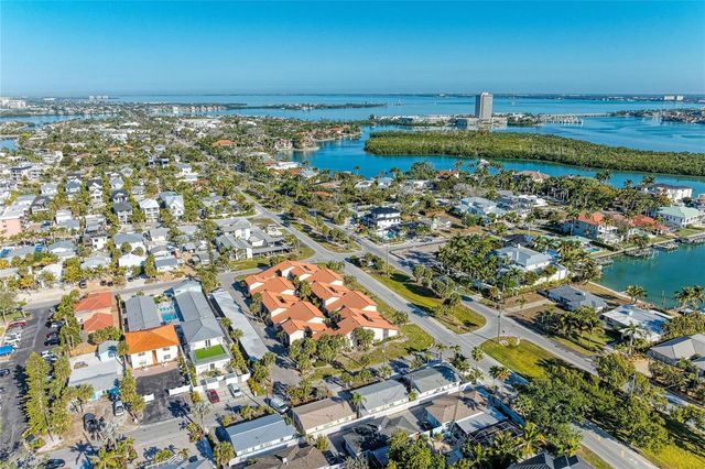 800 S BLVD OF THE PRESIDENTS 9, Sarasota, FL 34236