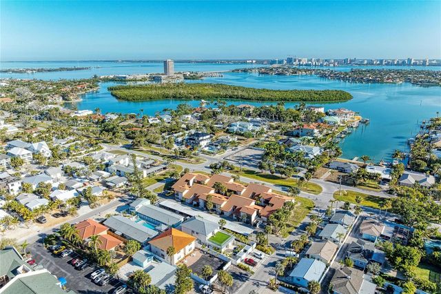 800 S BLVD OF THE PRESIDENTS 9, Sarasota, FL 34236