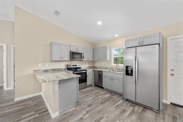21 FISHER PLACE, Ocklawaha, FL 32179