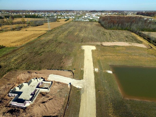 551 MEADOW BREEZE LANE, Grafton, WI 53024