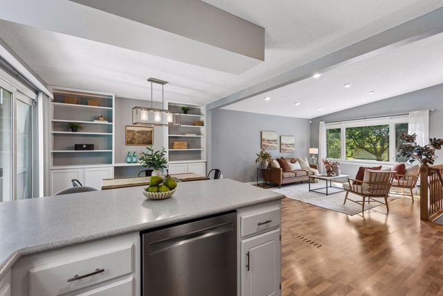 4524 Morningside Avenue, Vadnais Heights, MN 55127