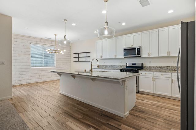 3096 Markham Street, Tulare, CA 93274