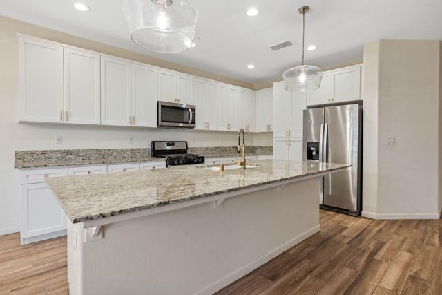 3096 Markham Street, Tulare, CA 93274